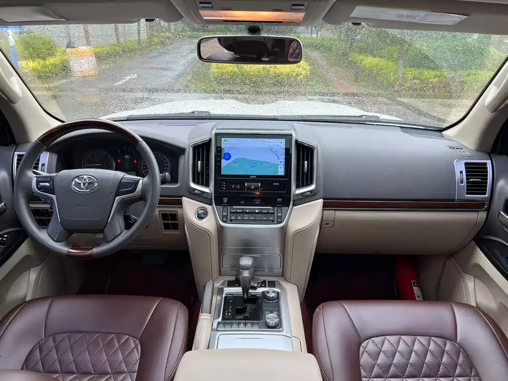 Toyota Land Cruiser 2020 — фото 10