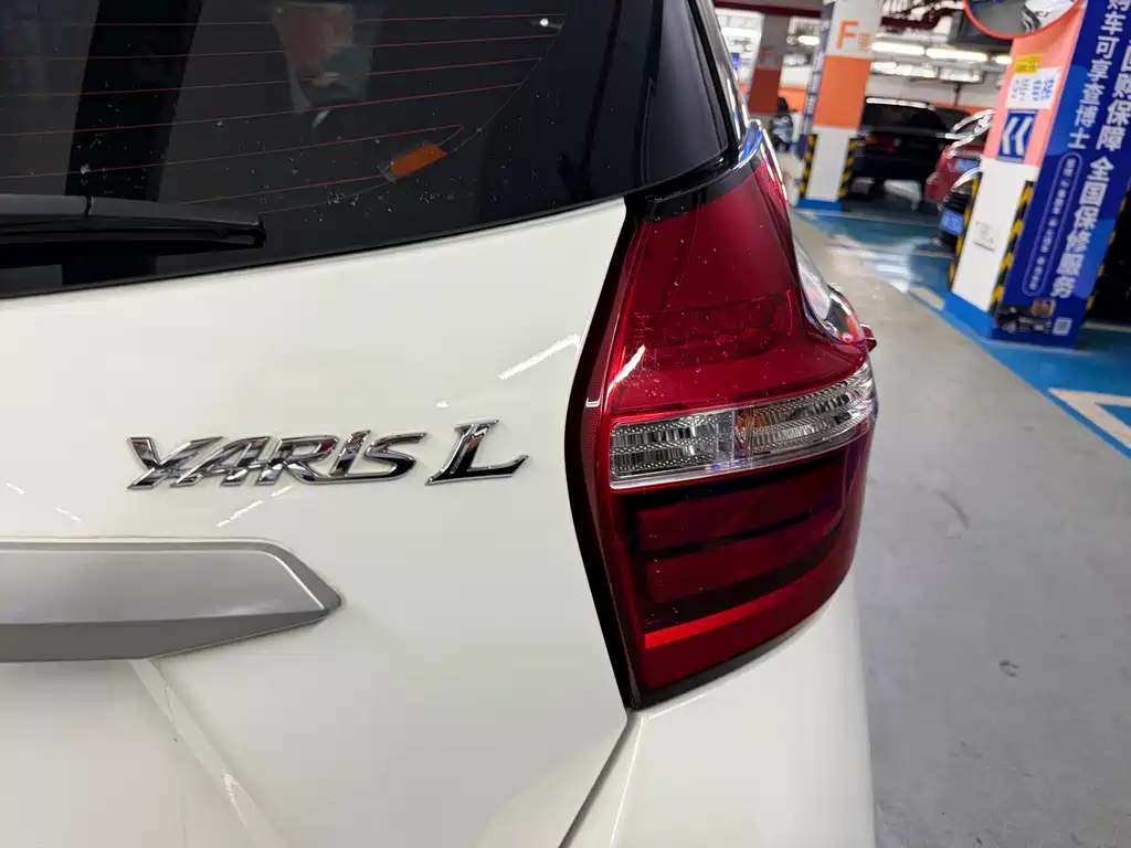 Toyota Yaris L 2022 — фото 6