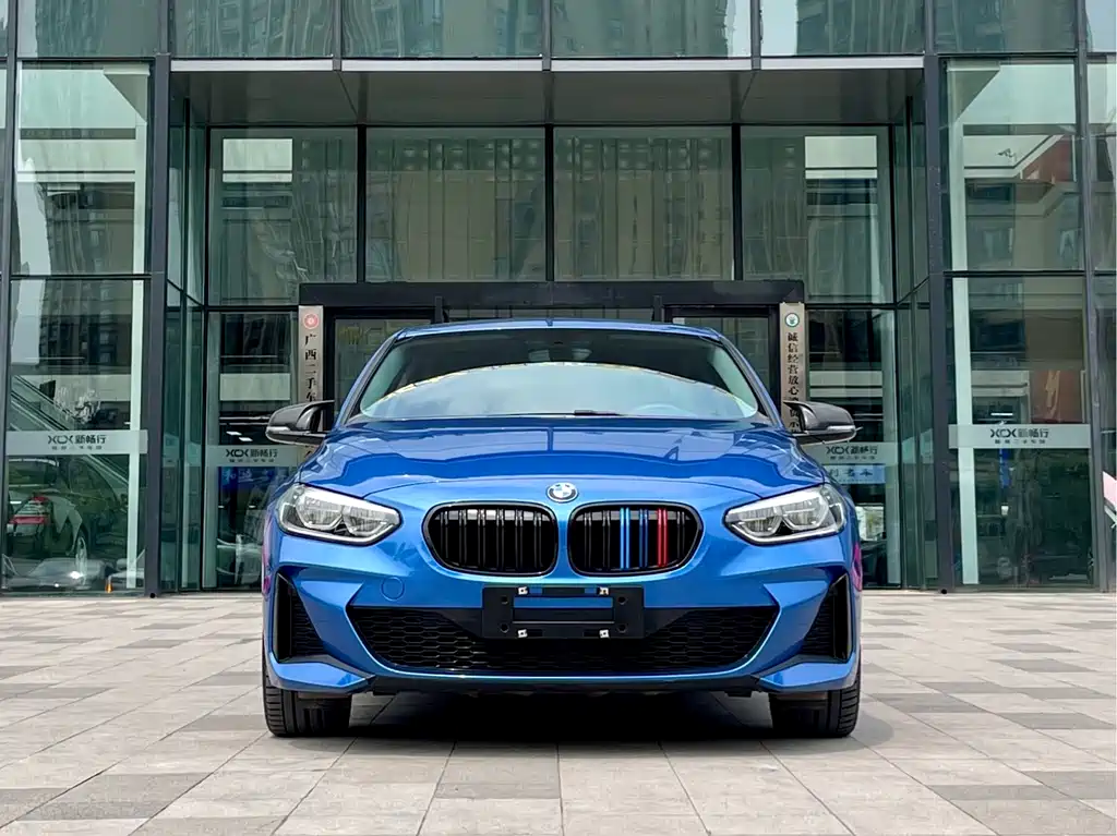 BMW 1 Series 2019 — фото 2