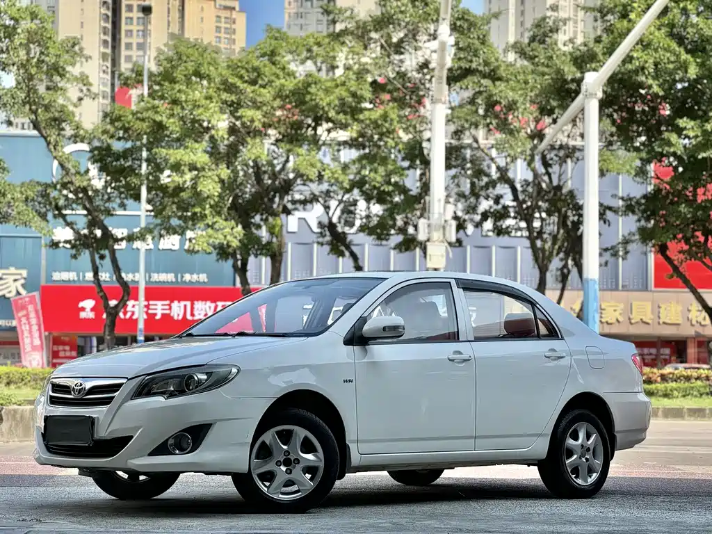 Toyota Corolla 2014 — фото 1