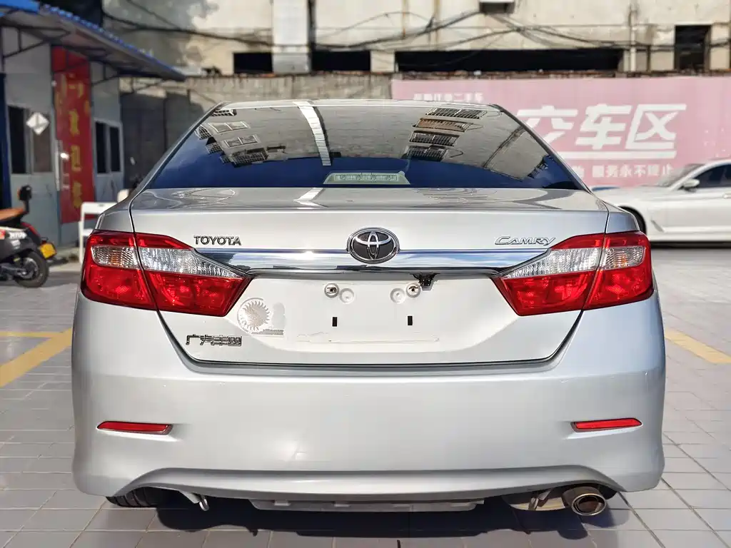 Toyota Camry 2013 — фото 24