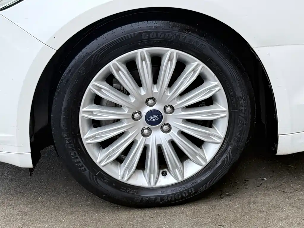 Ford Mondeo 2015 — фото 13