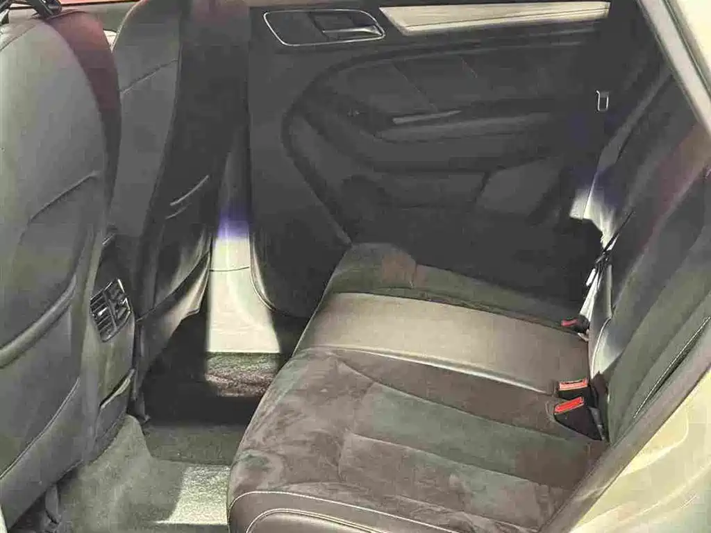 Roewe RX5 New Energy 2018 — фото 17