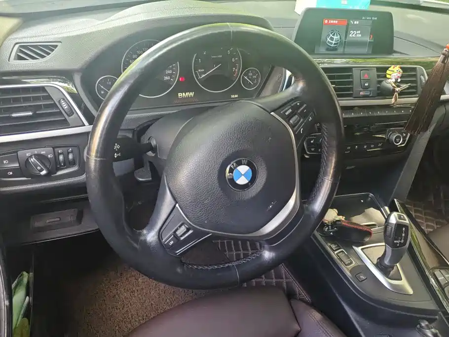 BMW 3 Series 2018 — фото 15