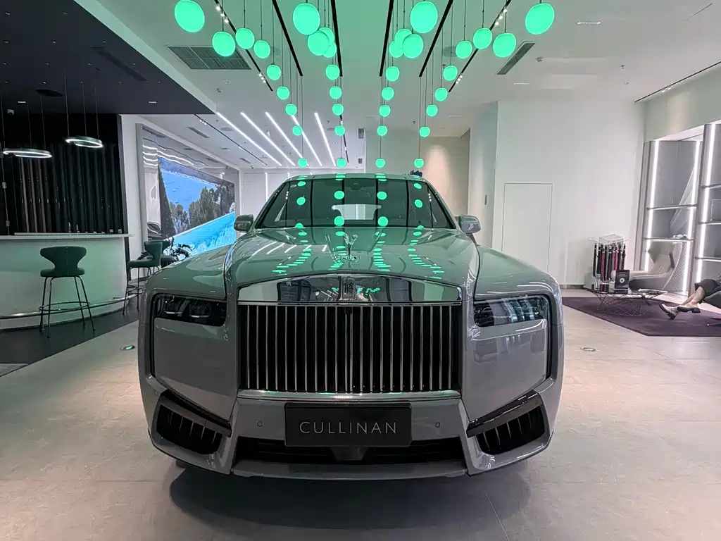 Rolls-Royce Cullinan — фото 2