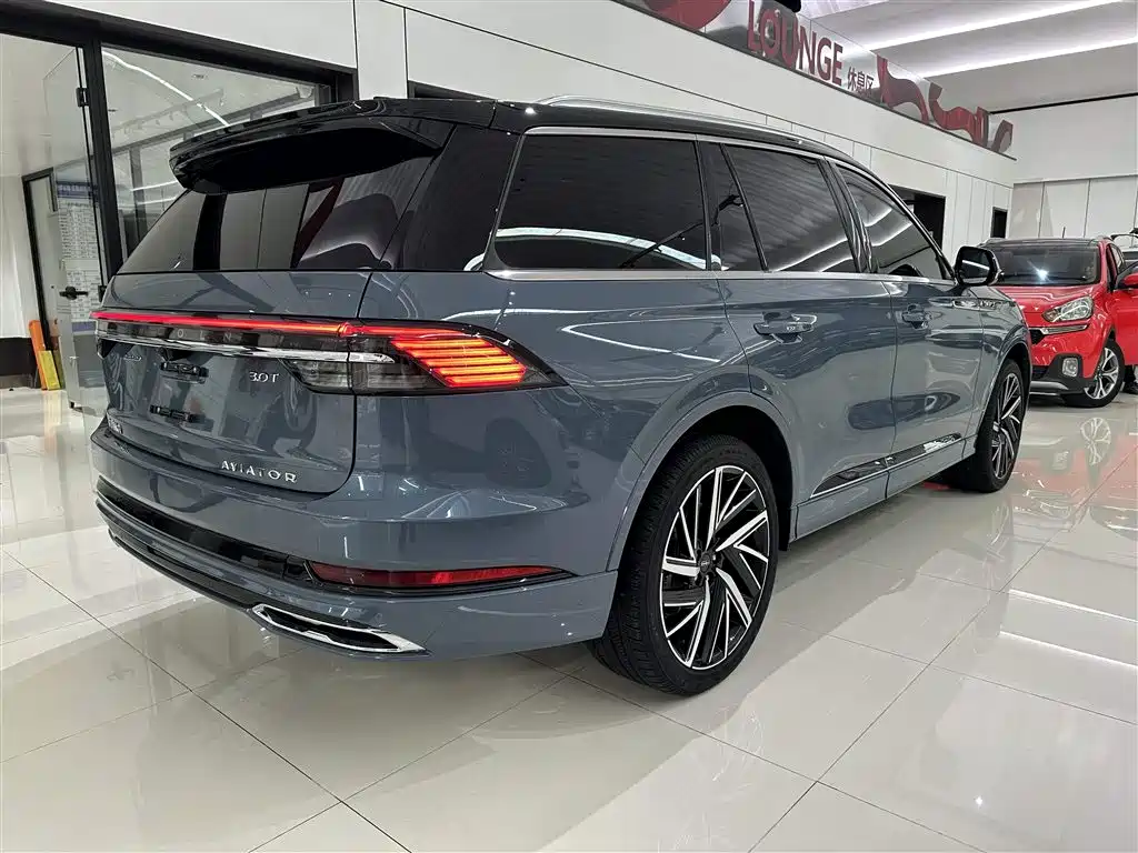 Lincoln Aviator 2025 — фото 18
