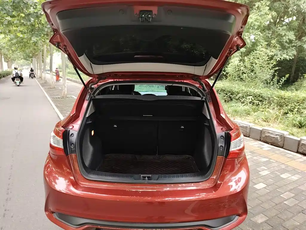 Nissan Tiida 2018 — фото 19