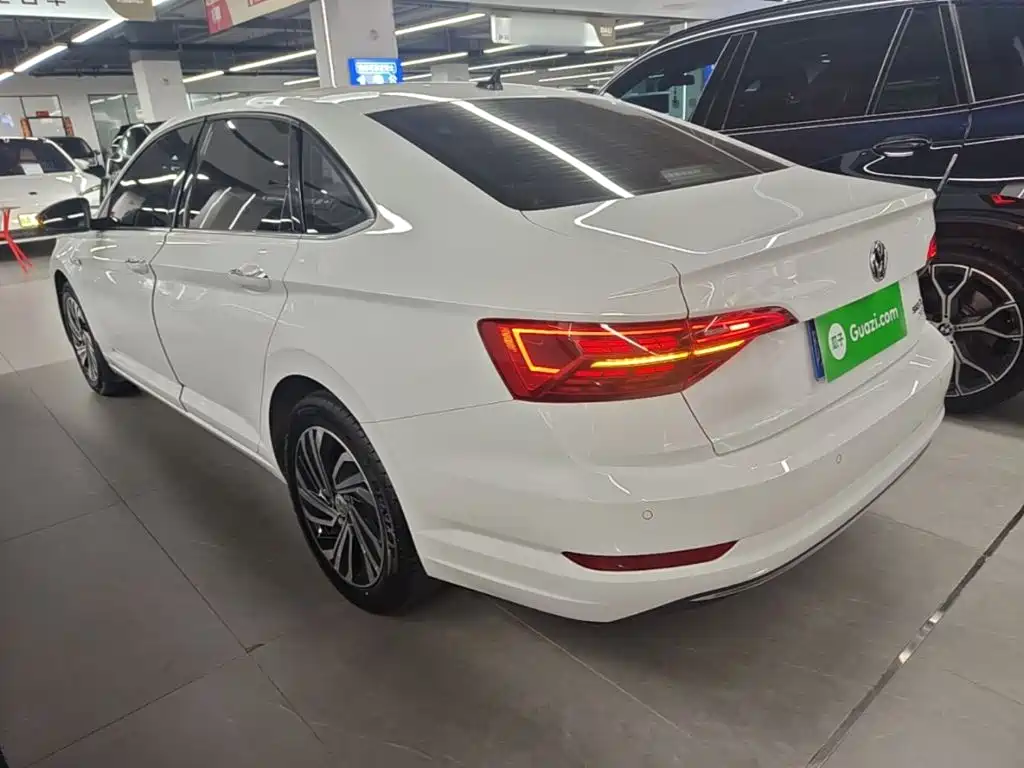 Volkswagen Sagitar 2021