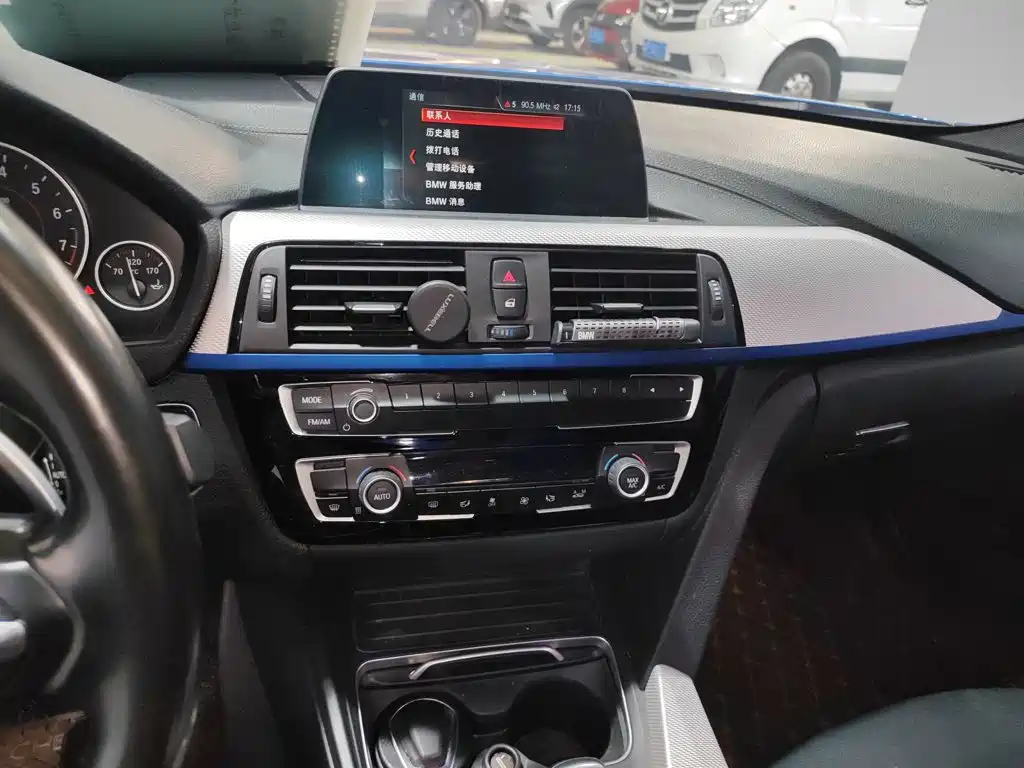 BMW 3 Series 2018 — фото 9