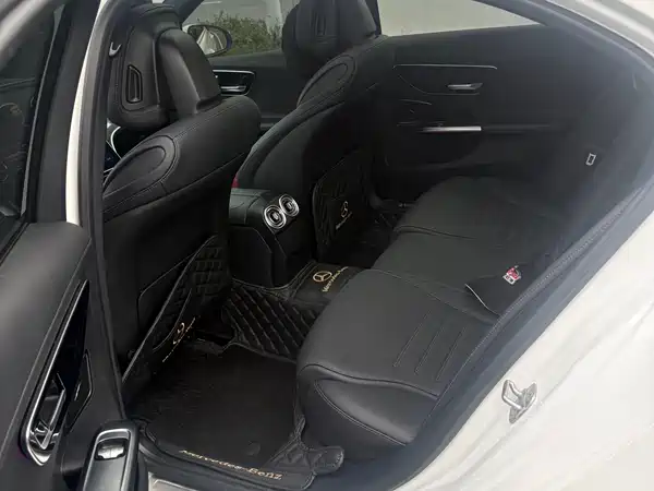 Mercedes-Benz C-Class 2024