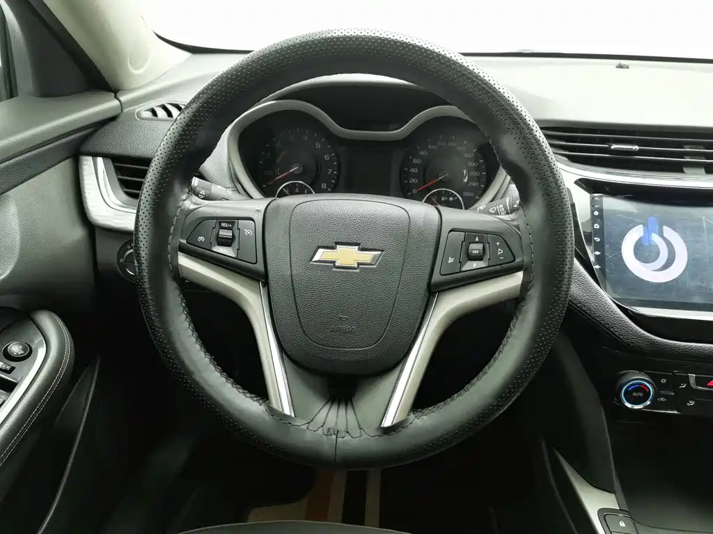Chevrolet Malibu 2018 — фото 11