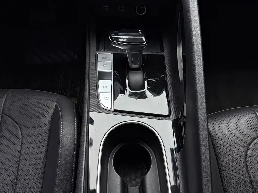 Hyundai Elantra 2021 — фото 16