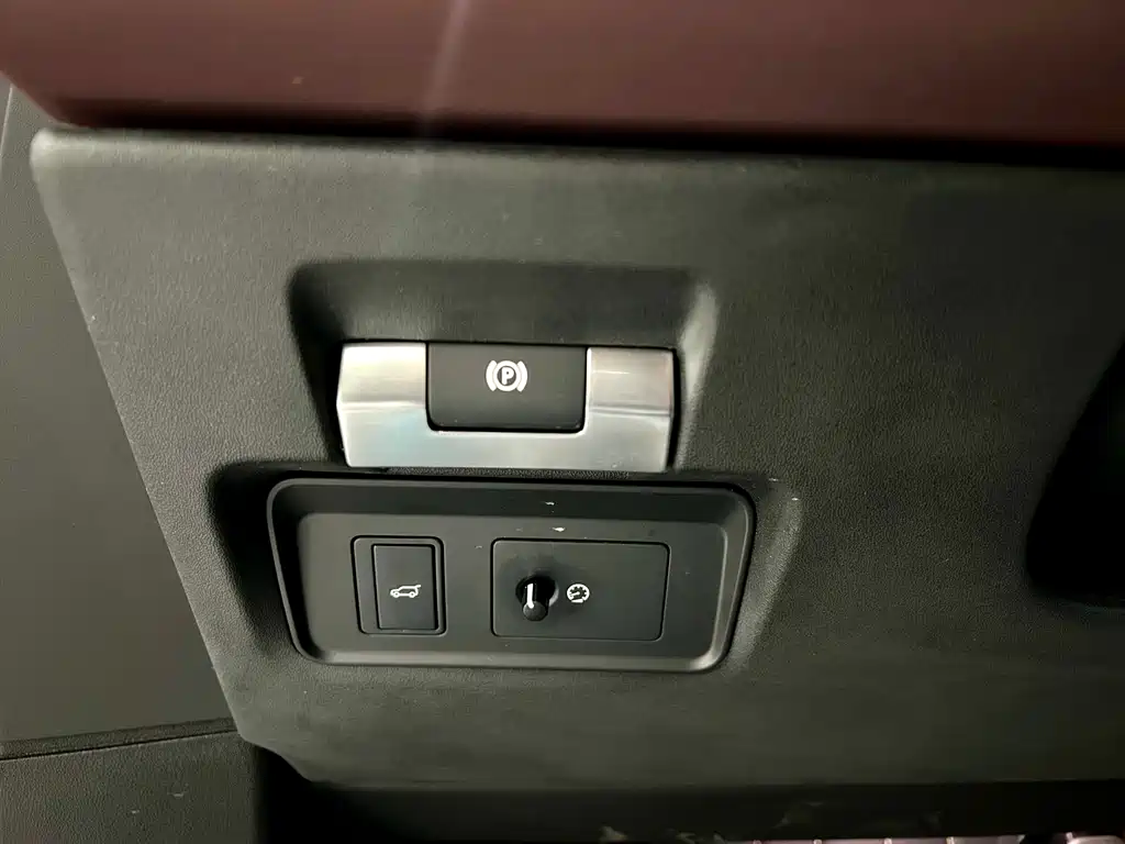 Land Rover Evoque 2023 — фото 20