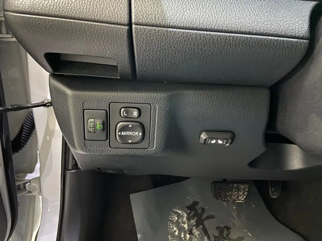 Toyota Yaris L 2023 — фото 16