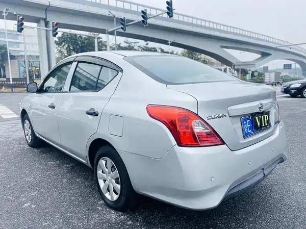 Nissan Sunny 2015