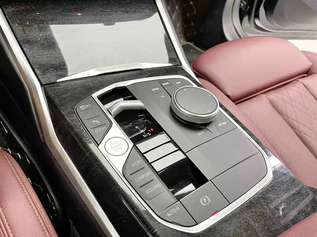 BMW 3 Series 2024 — фото 13