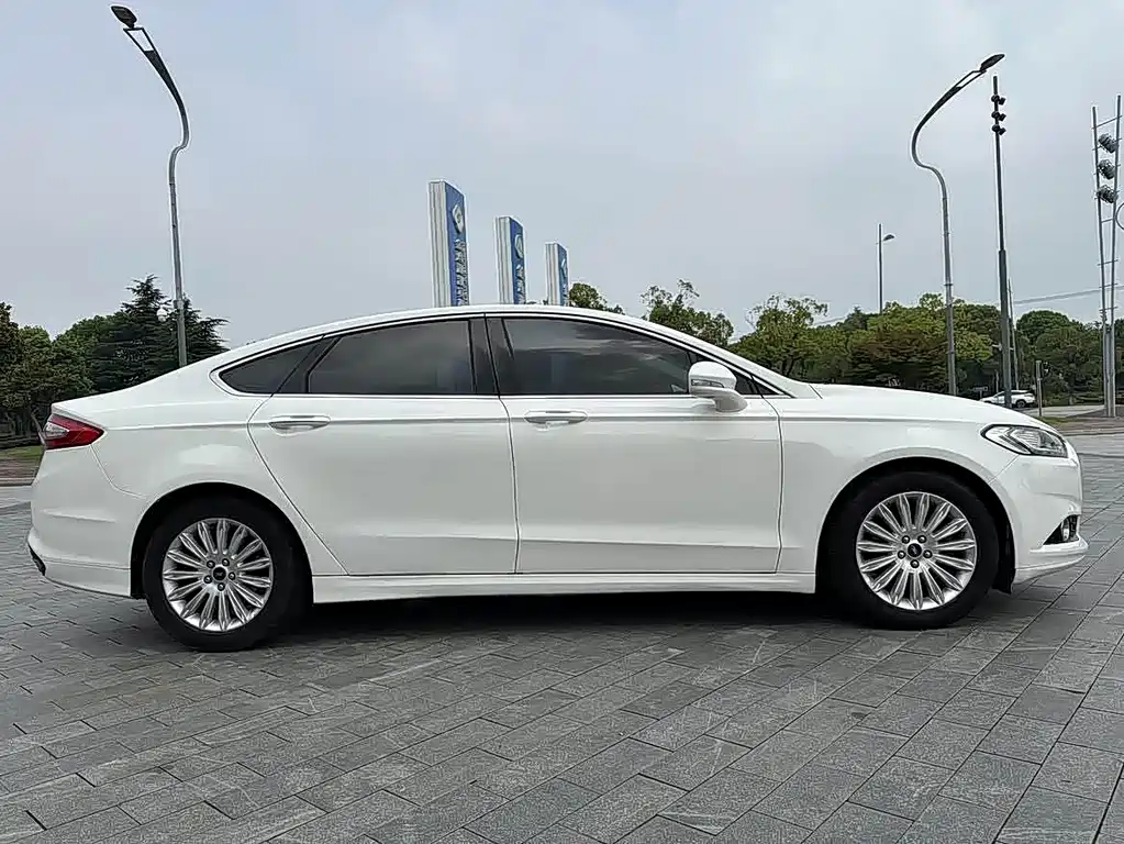 Ford Mondeo 2014 — фото 8