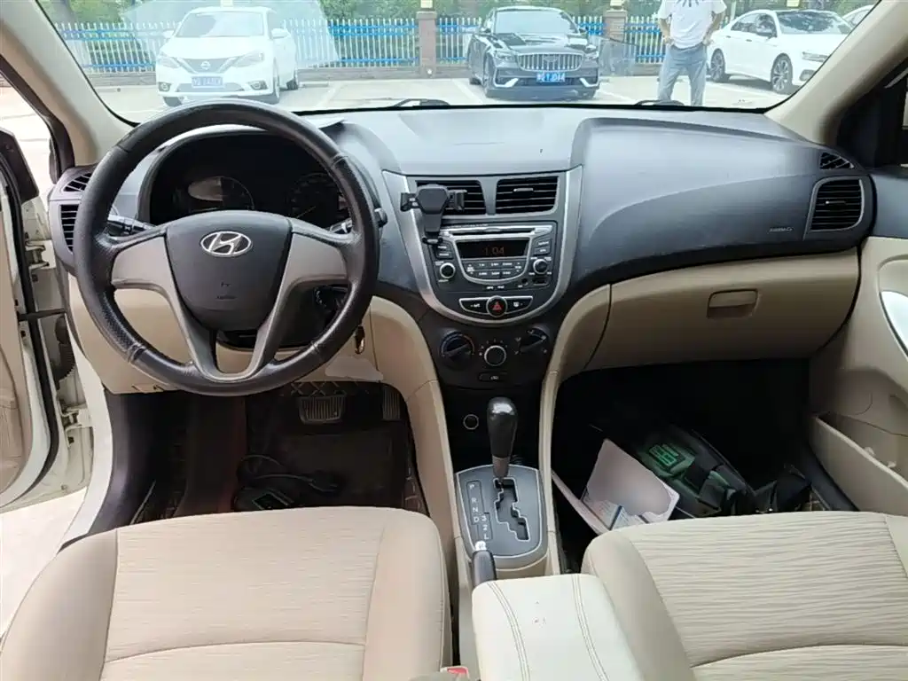 Hyundai Verna 2015 — фото 10