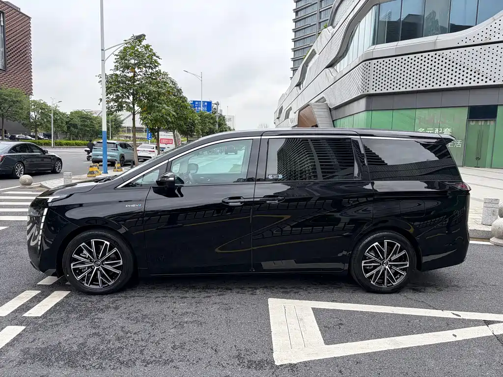 GAC Trumpchi E8 PHEV 2024 — фото 3