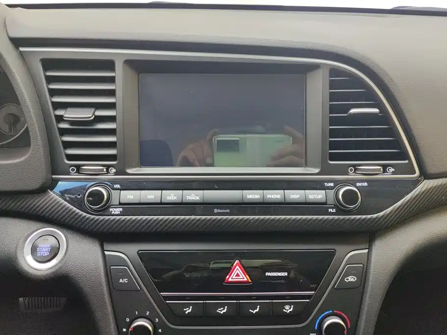 Hyundai Elantra 2018 — фото 13