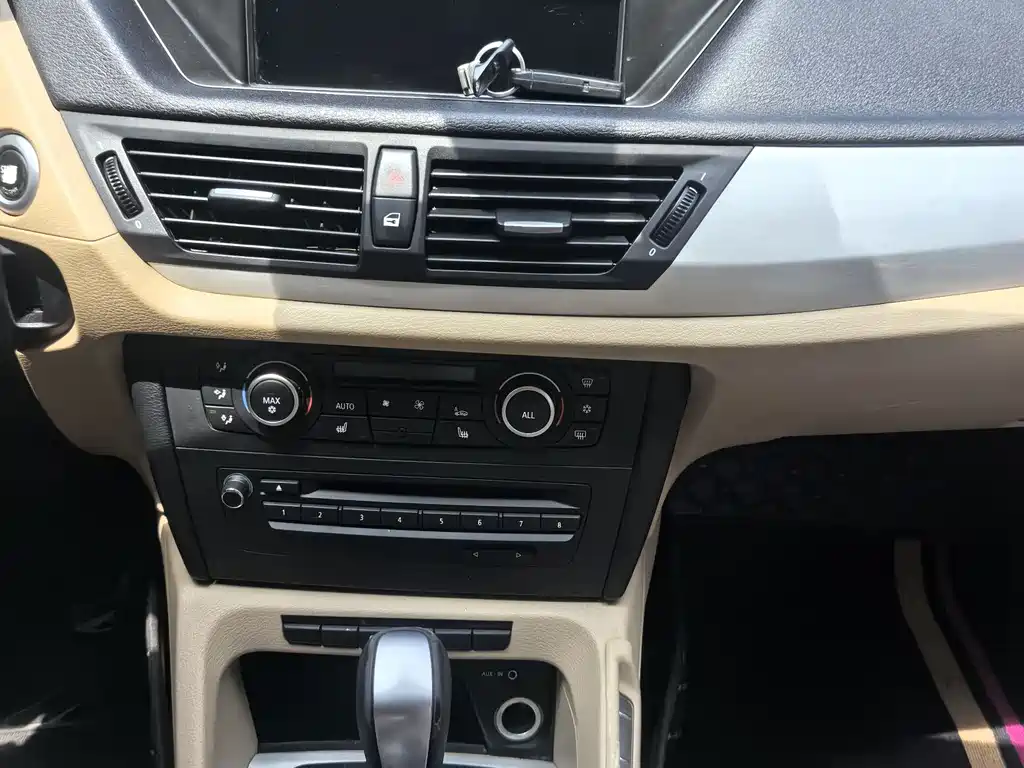 BMW X1 2012 — фото 14