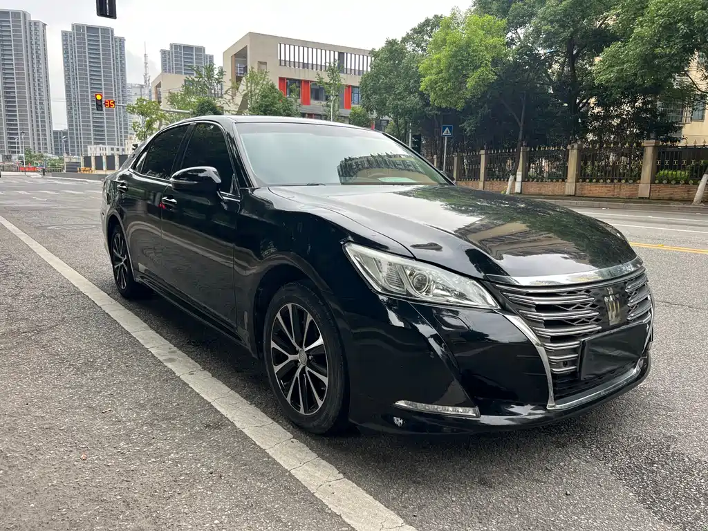 Toyota Crown 2019 — фото 17