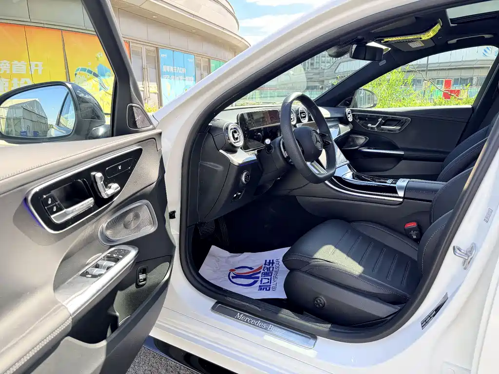 Mercedes-Benz C-Class 2025 — фото 12