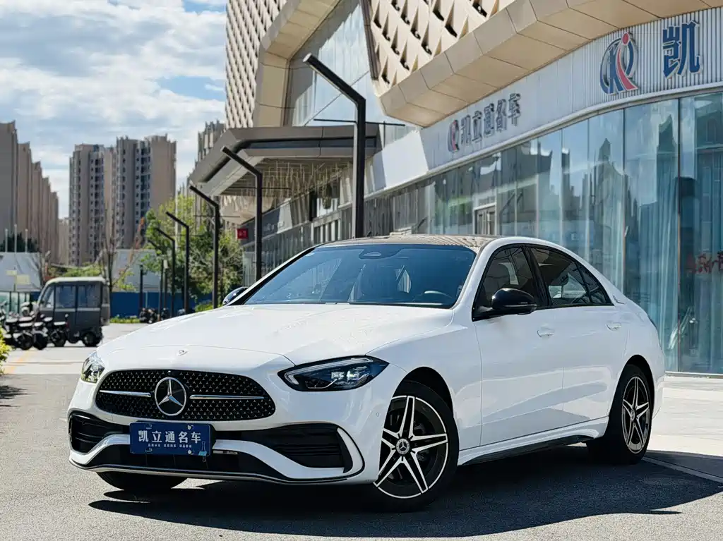 Mercedes-Benz C-Class 2025 — фото 1