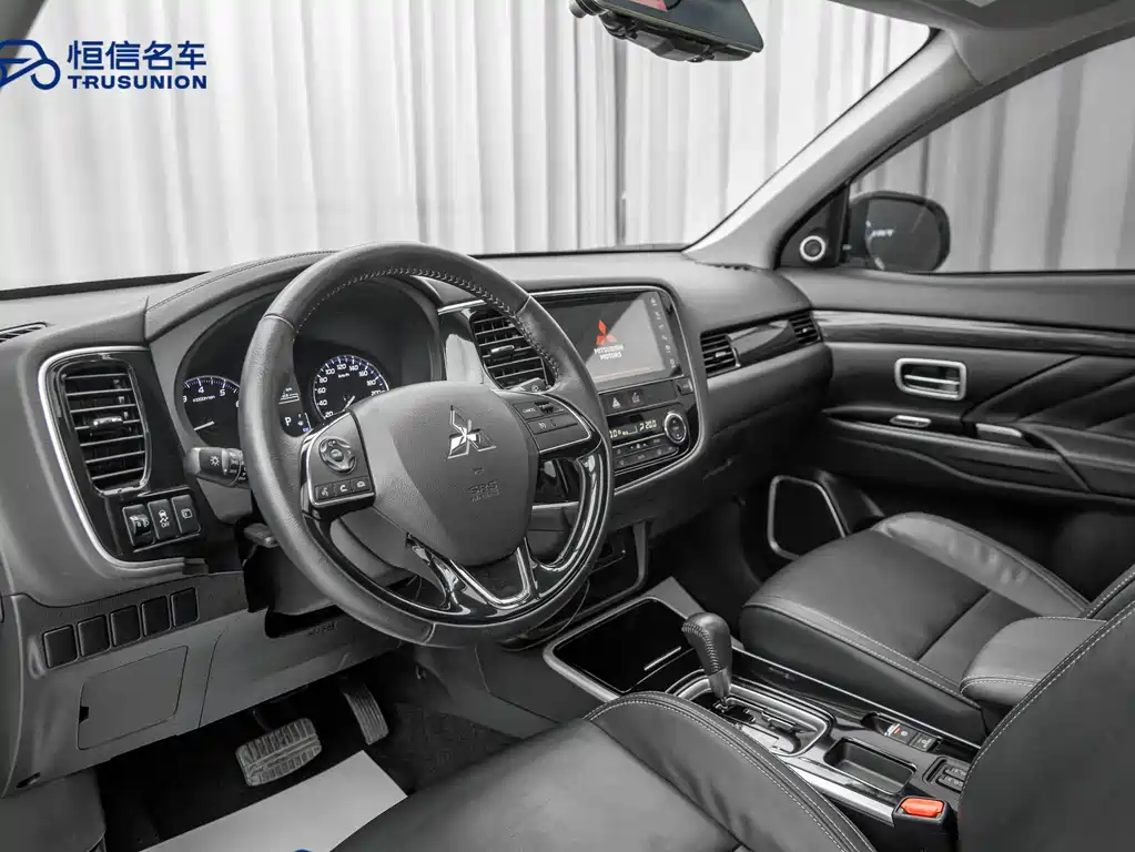 Mitsubishi Outlander 2020 — фото 11
