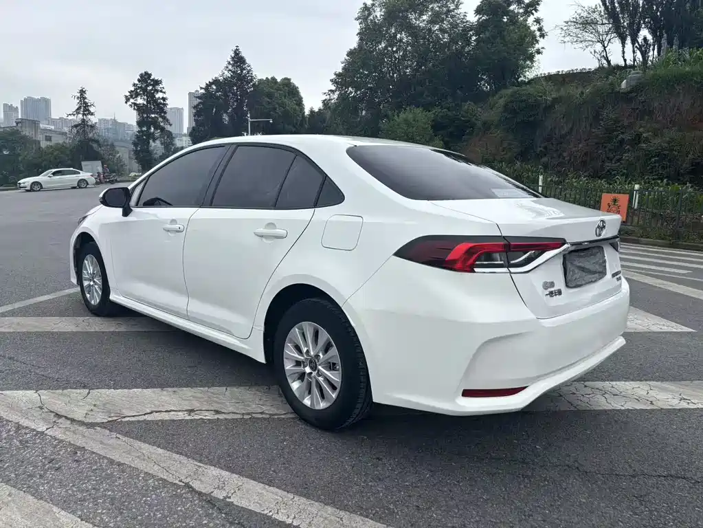 Toyota Corolla 2023 — фото 4
