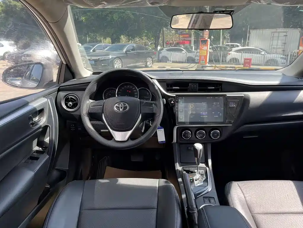 Toyota Corolla 2018 — фото 12