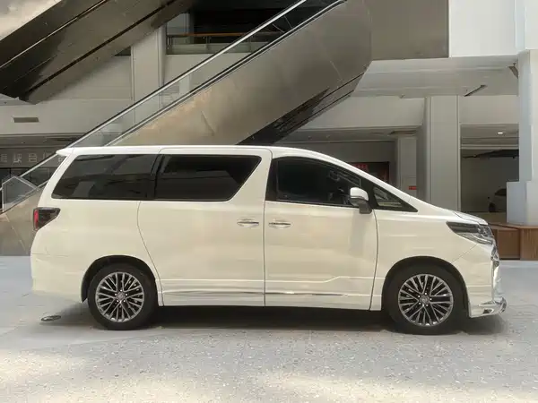Toyota Alphard 2013