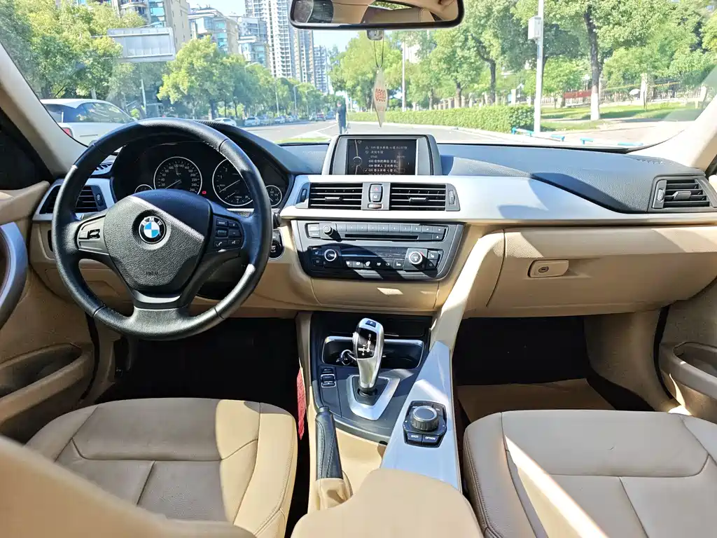 BMW 3 Series 2012 — фото 17