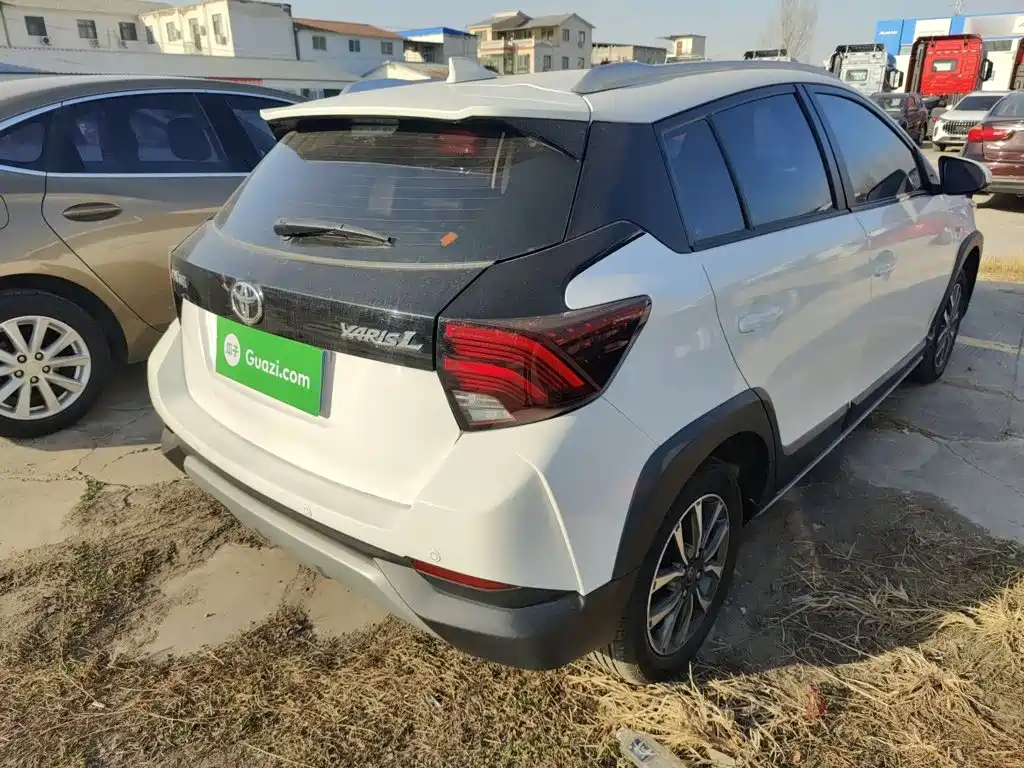 Toyota Yaris L 2022 — фото 6
