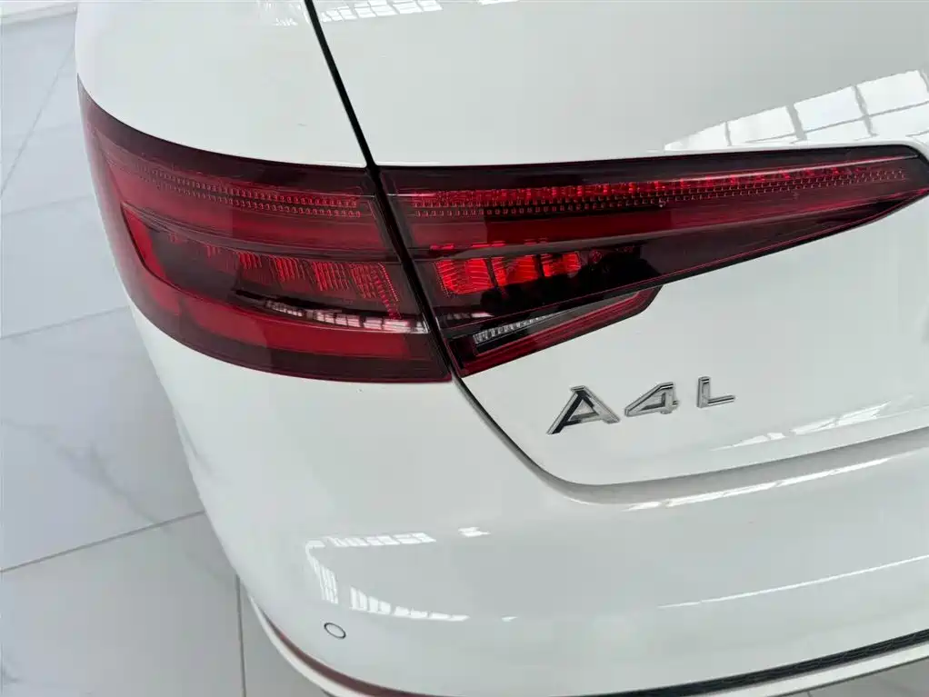 Audi A4L 2018 — фото 18