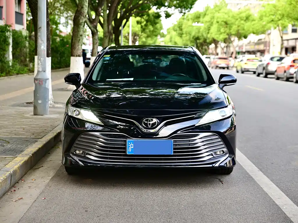 Toyota Camry 2019 — фото 1