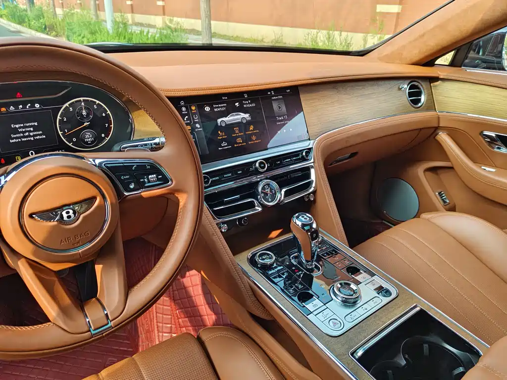 Bentley Flying Spur 2024 — фото 25
