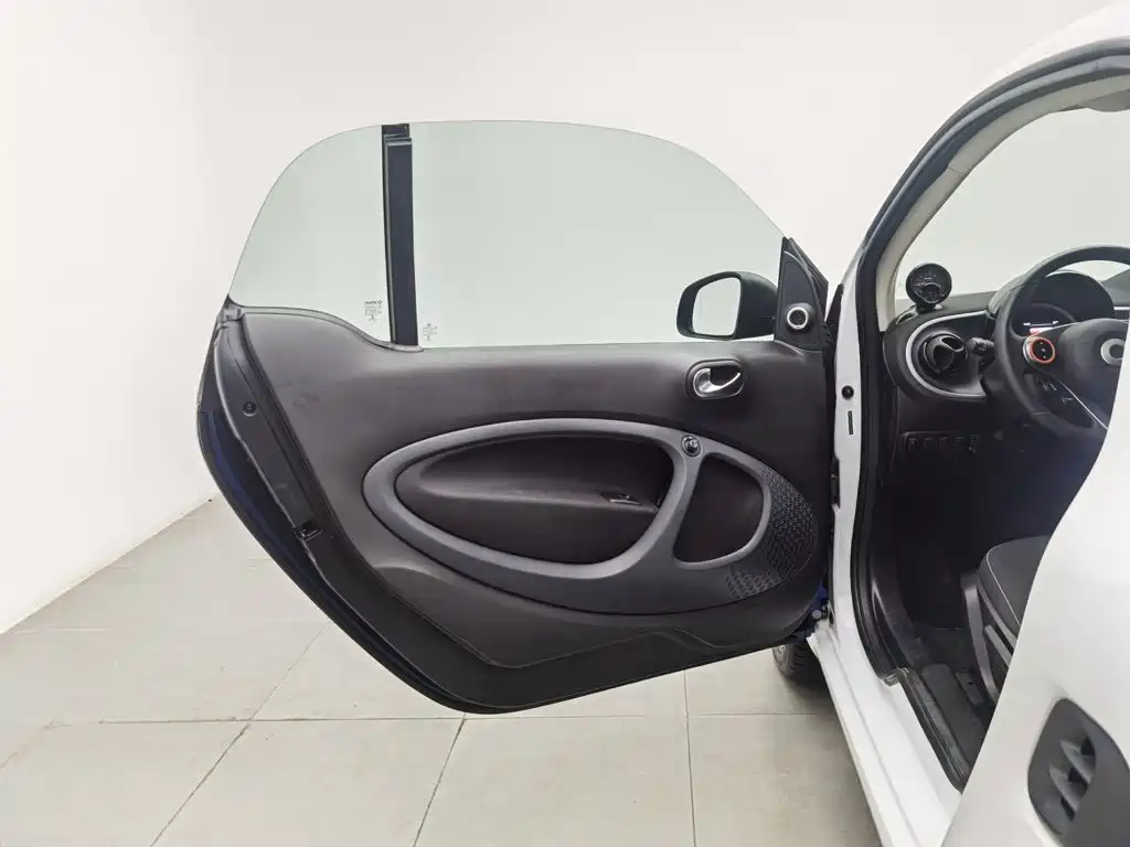 smart fortwo 2019 — фото 8