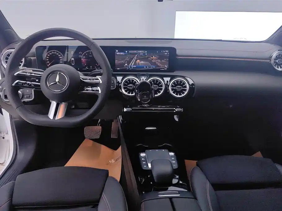 Mercedes-Benz A-Class 2023 — фото 12