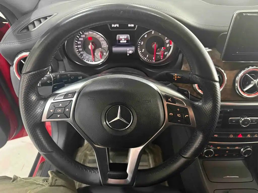 Mercedes-Benz GLA 2016 — фото 12