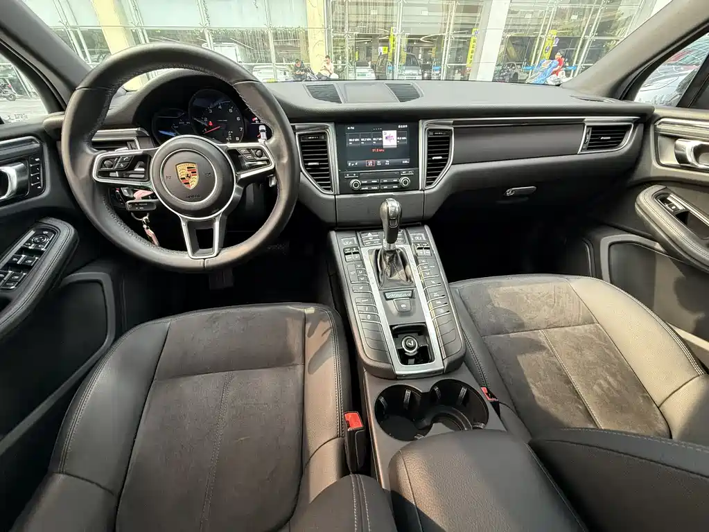 Porsche Macan 2017 — фото 10