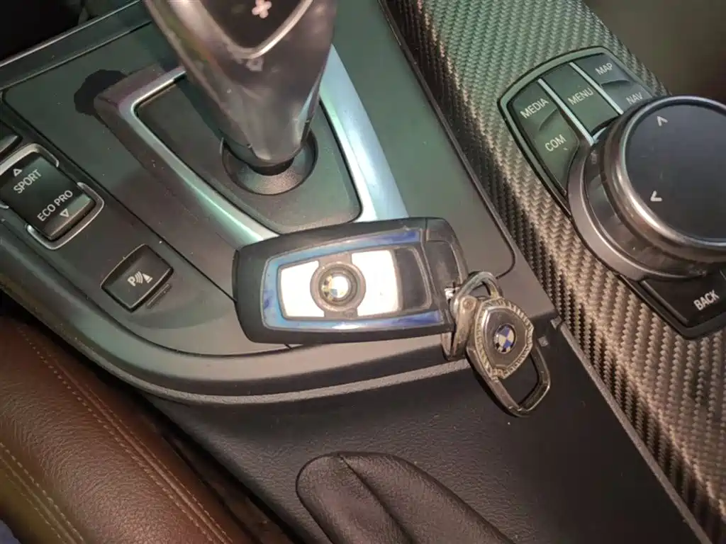 BMW 3 Series 2019 — фото 9