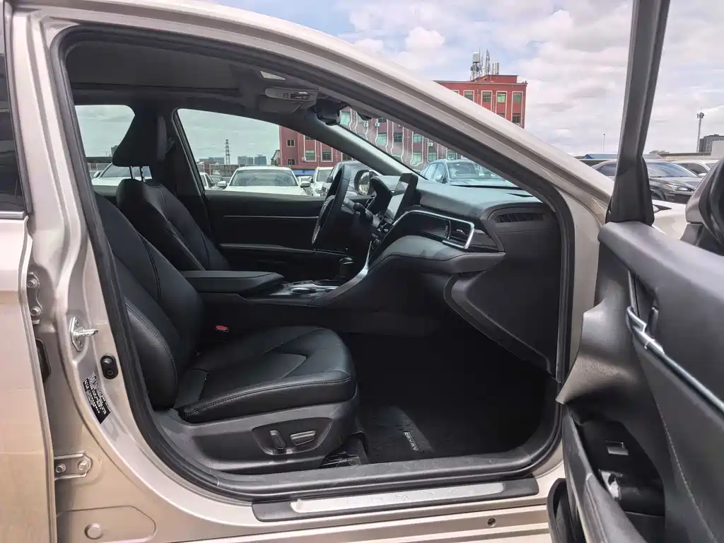 Toyota Camry 2021 — фото 14
