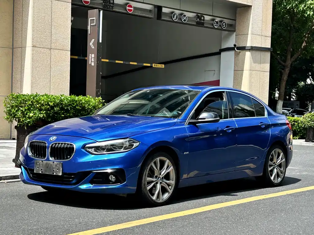 BMW 1 Series 2019 — фото 1