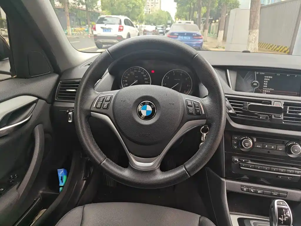 BMW X1 2014 — фото 11