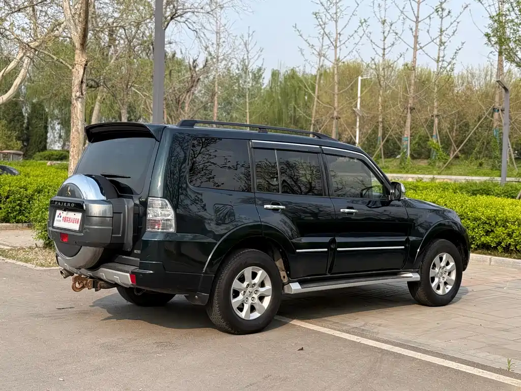 Mitsubishi Pajero 2016 — фото 19