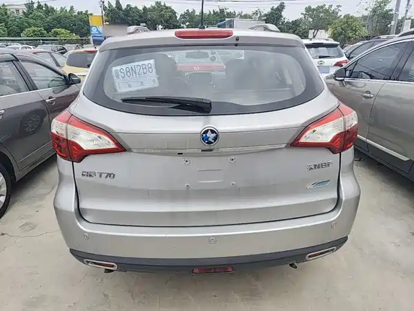 Venucia T70 2015