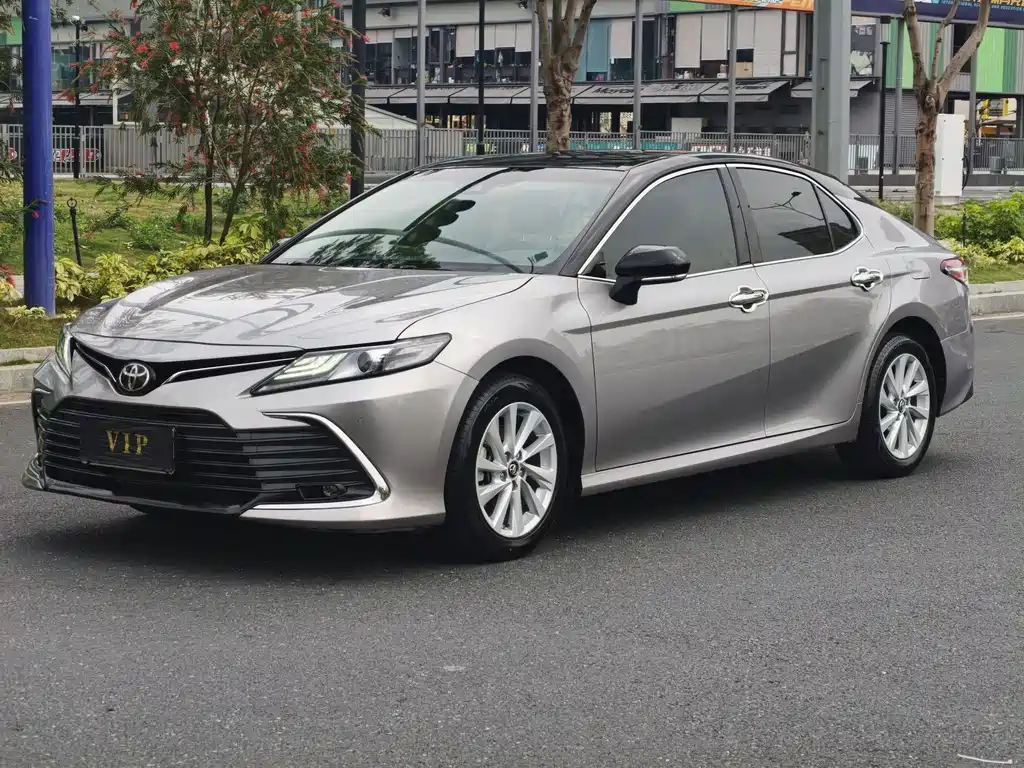 Toyota Camry 2021 — фото 1