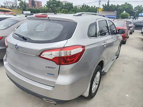 Venucia T70 2015