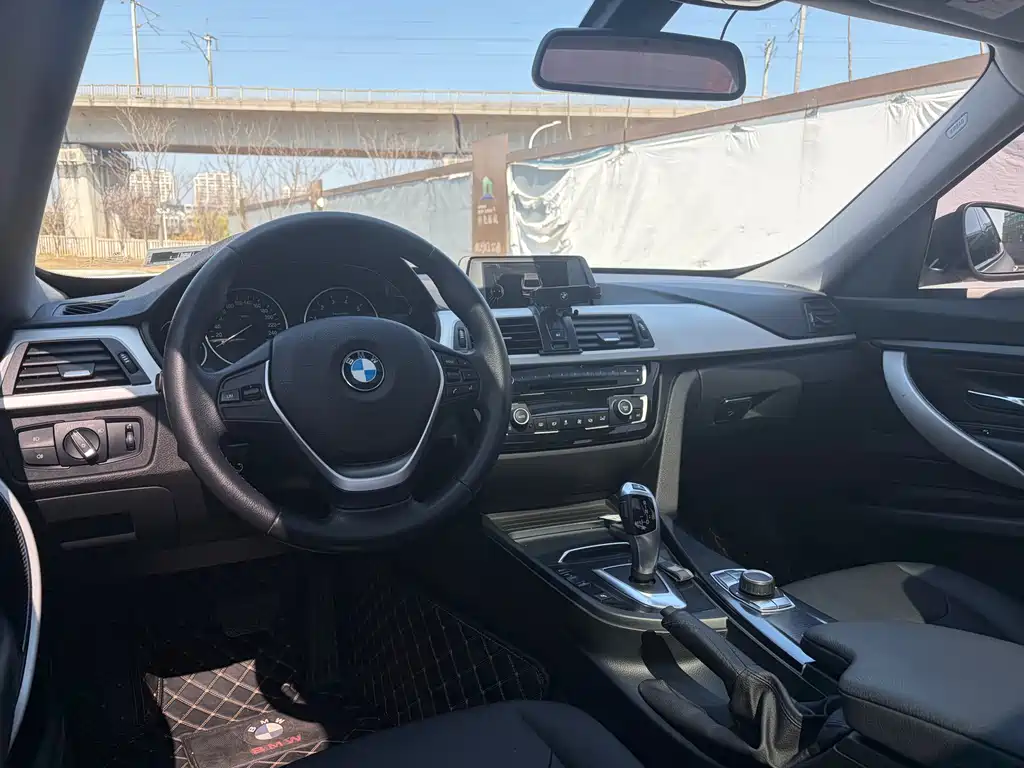 BMW 3 Series GT 2017 — фото 16